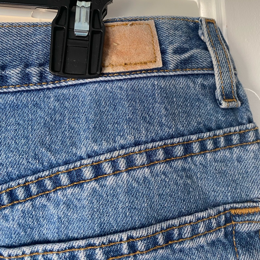Levi’s Red Tab Vtg Y2K Light Wash Knee Denim Jean Slit Skirt Mom Style Classic 8 - Picture 6 of 9